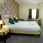 Summergrove Halls 3*