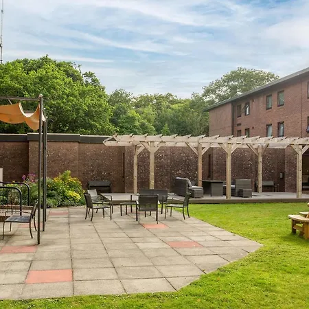 Summergrove Halls 3*