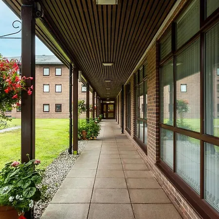 Hotel Summergrove Halls 3*