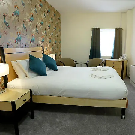 Summergrove Halls 3*